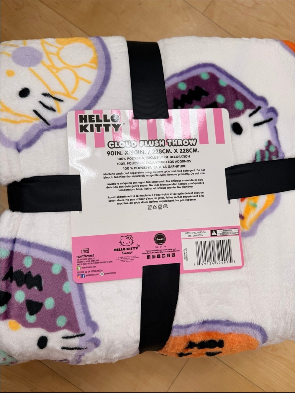 New Hello Kitty White Halloween Donut Scare 90" x 90" Plush Full Queen Blanket